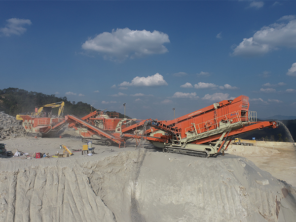500-ton/hour tracked mobile crushing station